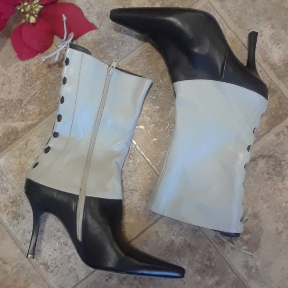 NWOT Size 6.5  "Spanish Leather Collection" Boots